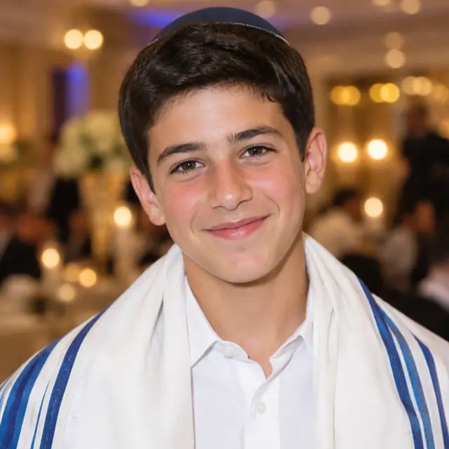 התמונה השנייה שהועלתה: איתי בבר המצווה.